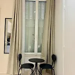 Spacious Flat 10 Mins From Paris