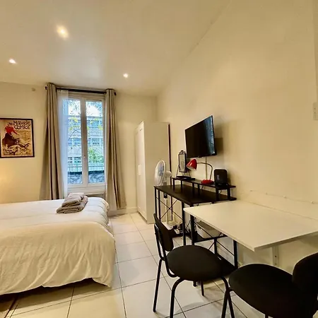 Spacious Flat 10 Mins From Paris Apartman Saint-Ouen