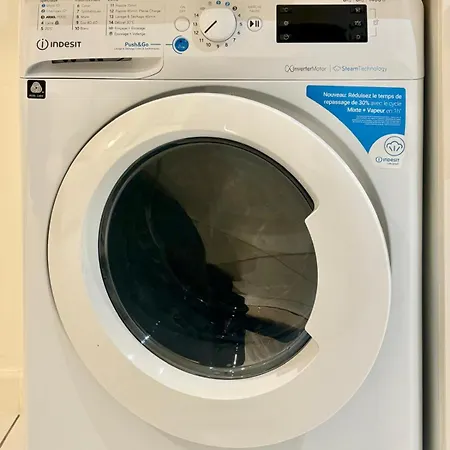 Spacious Flat 10 Mins From Paris *