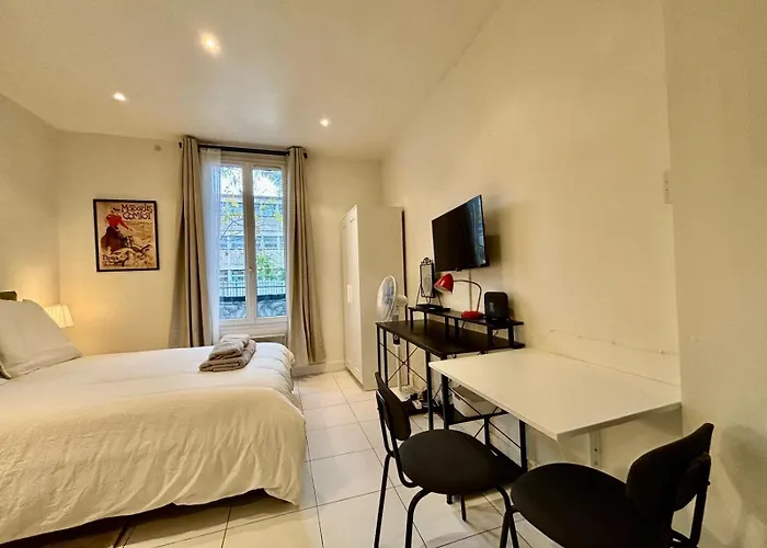 Spacious Flat 10 Mins From Paris Apartman Saint-Ouen