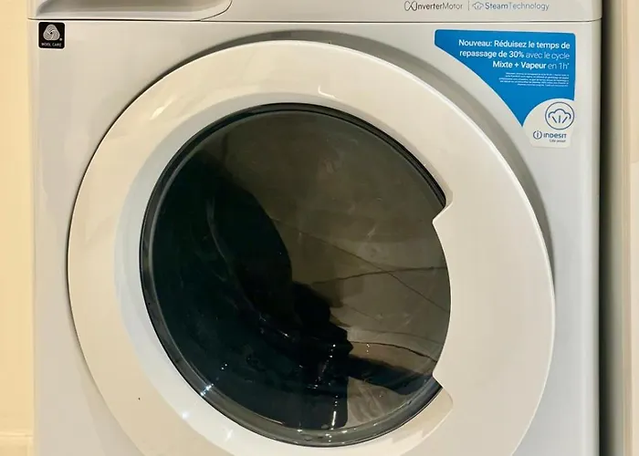 Spacious Flat 10 Mins From Paris *