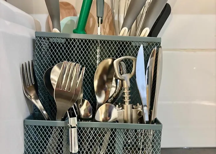 Spacious Flat 10 Mins From Paris Saint-Ouen