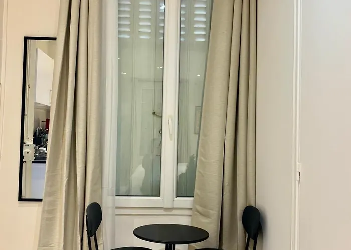 Spacious Flat 10 Mins From Paris